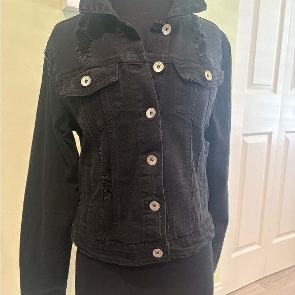 Black Jean Jacket Classic Style - Picture 2 of 5